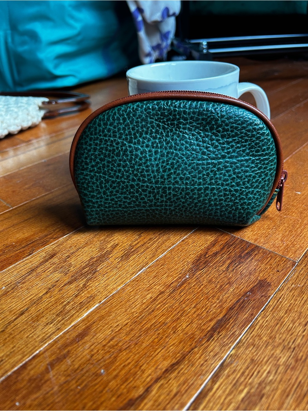 VINTAGE Dooney & Bourke Green Pebbled Leather Pouch with Tan Trim - Picture 3 of 5